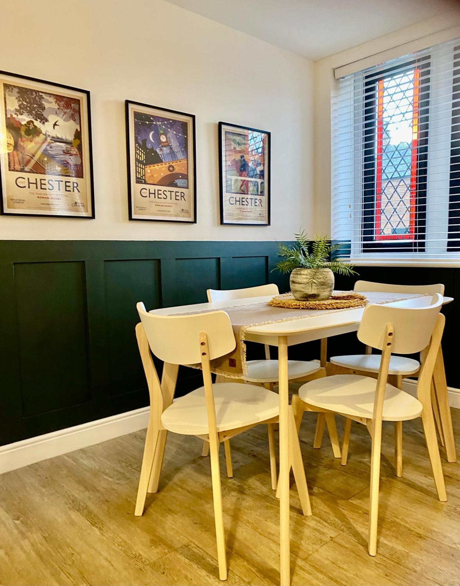 צ'סטר Boutique Chapel Apartment Within City Walls מראה חיצוני תמונה