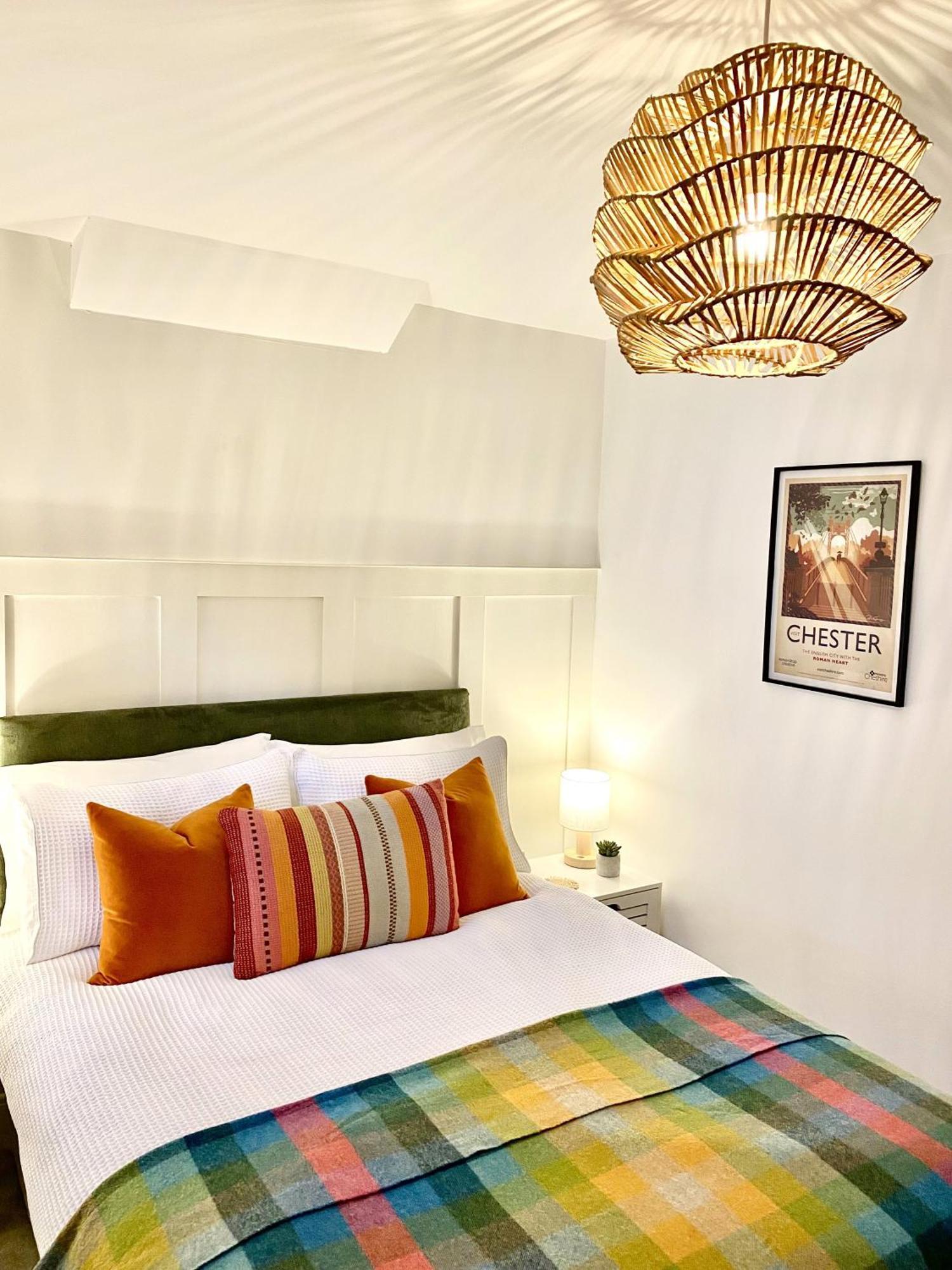 צ'סטר Boutique Chapel Apartment Within City Walls מראה חיצוני תמונה